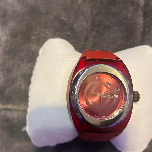 Gucci watch - Picture 1 of 3